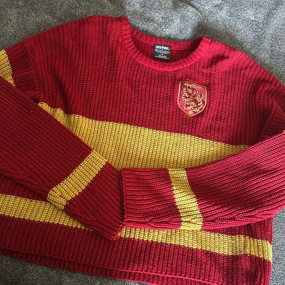 Harry Potter Gryffindor Girls Quidditch Sweater - Picture 2 of 6